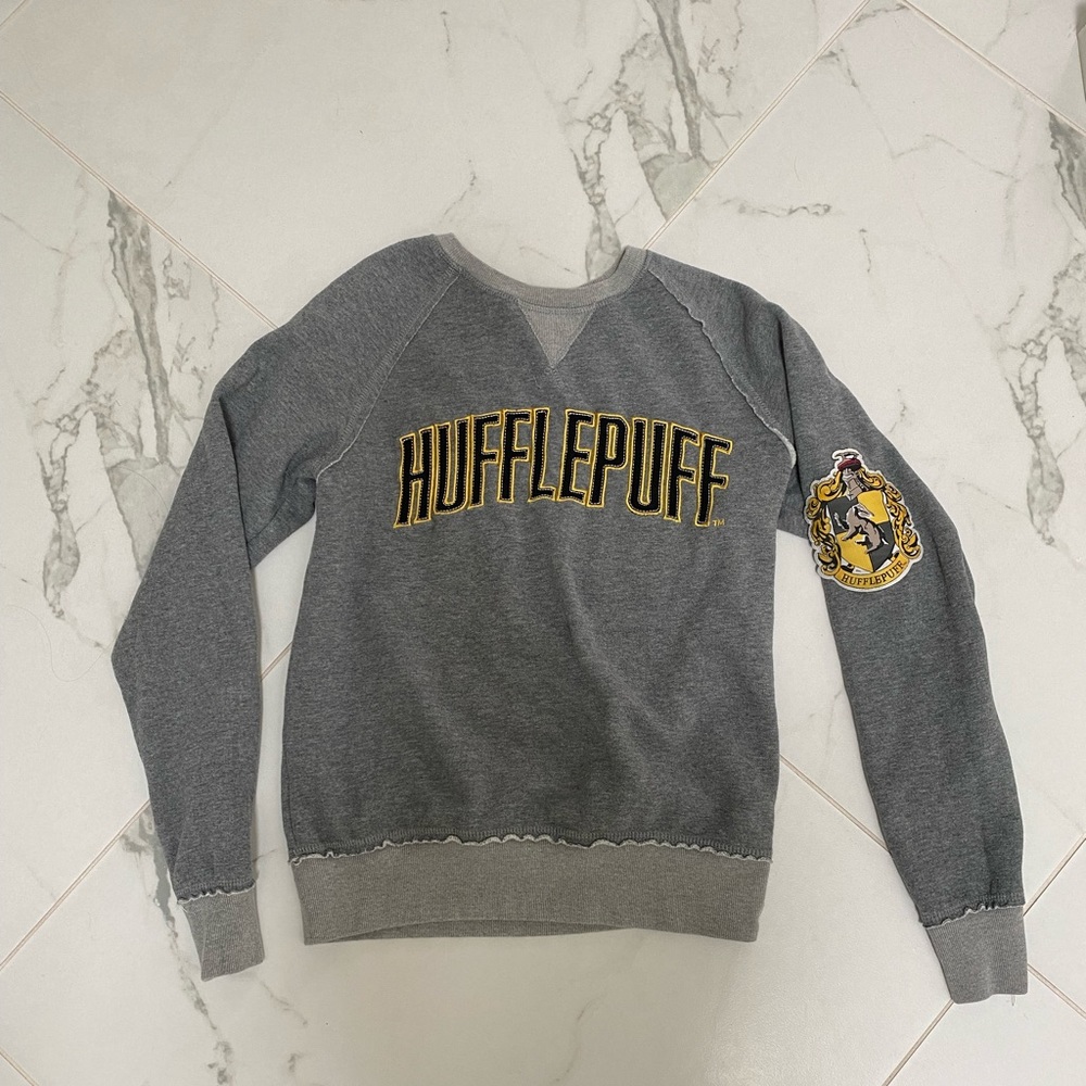 Universal Studios hufflepuff sweatshirt
